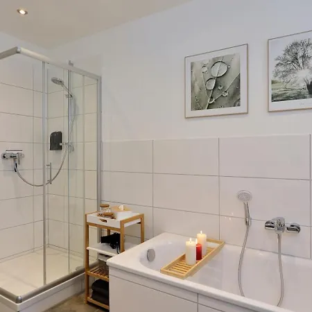 Modern Und Ruhig, Mit Garage & Ps4, Nahe Messe, Rue Und Uniklinik, Voll Ausgestattete Kueche, Bad Mit Dusche Und Badewanne Essen